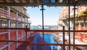 View over the courtyard amenity space, including superstructure protection and Doka formwork