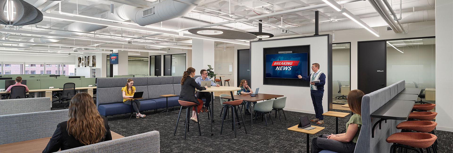 Meeting and lounge area of The Philadelphia Inquirer built out by Structure Tone Philadelphia