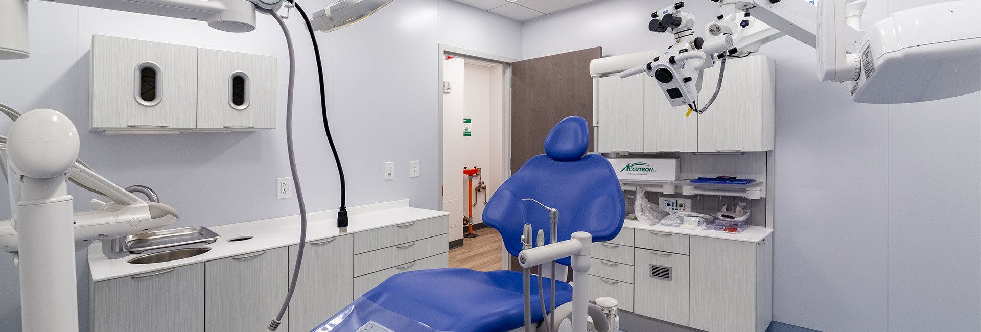 Interior image of a patient room at the Temple Dental office with dentice cahr and other items need for exams done by Structure Tone PA