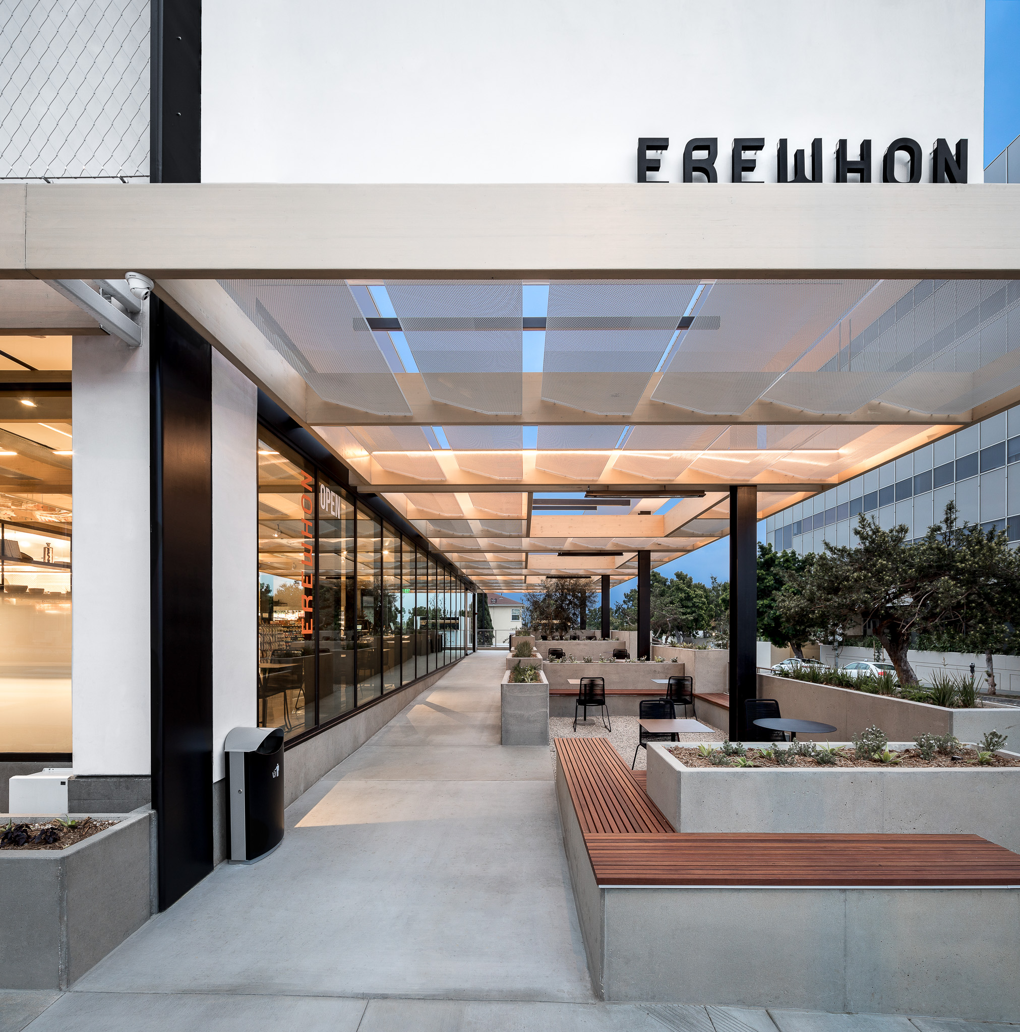 erewhon_web_2048px-004.jpg